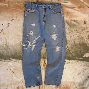 Distressed Wrangler Jeans Measure 35x32